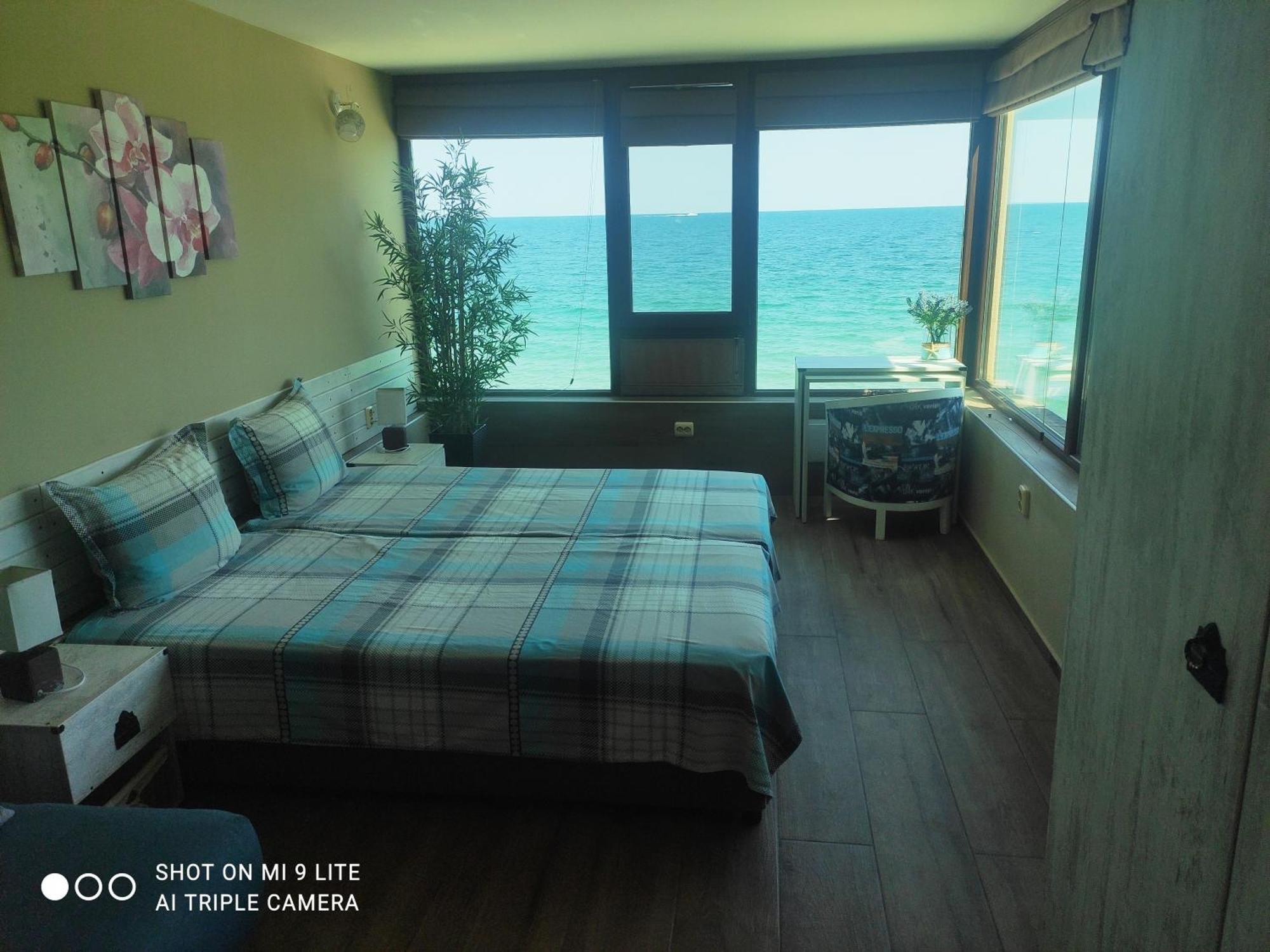 Hemingway Rooms In Happy Beach Varna Exterior photo